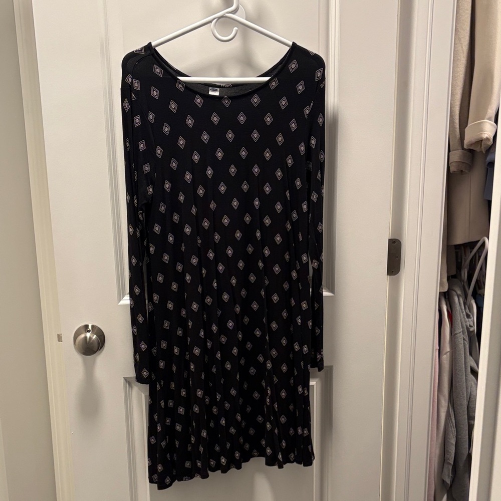 Old Navy Black Geometric Long Sleeve Dress